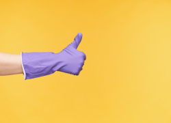 После прокурорской проверки в астраханскую больницу доставили недостающие перчатки