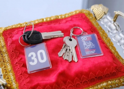 Шесть астраханских семей переехали в новые квартиры накануне праздника