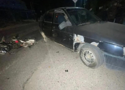 Под Астраханью автомобилист по неосторожности столкнулся с подростком на мопеде