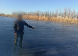 Авиаотряд полиции ловит астраханских рыбаков у зимовальных ям