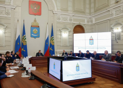 В Астрахани начнут контролировать маршрутчиков, чтобы они не вредили автобусам