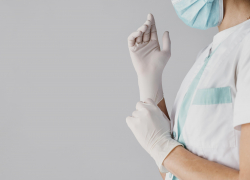 В Астрахани уволили врача за отказ лечить участника СВО