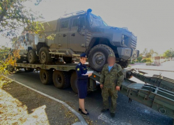 Астраханские приставы передали конфискованную военную технику российской армии