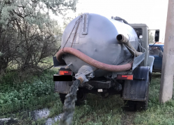 Нелегальные ассенизаторы слили жидкие отходы под Астраханью