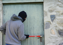 Астраханца будут судить за кражу из пунктов выдачи заказов 