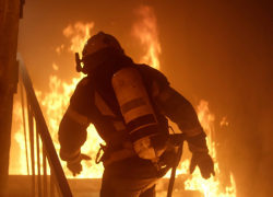 На ночном пожаре в квартире погибла астраханская пенсионерка