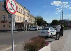 В Астрахани на набережной ловили нарушителей ПДД на электросамокатах