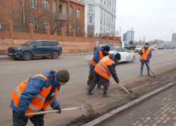 Для эффективной уборки в Астрахани создадут районные коммунальные службы