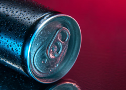 82% опрошенных астраханцев выступают за запрет продажи энергетиков подросткам