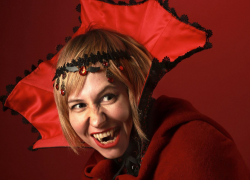 Астраханка предстанет перед судом за то, что покусала полицейского