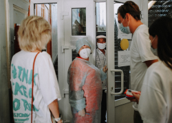 В Астрахани за одного привитого двух непривитых дают