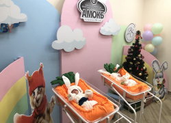  Астраханских новорожденных выписывали в костюмах кроликов 