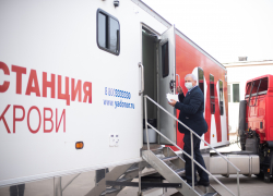 Депутаты Астраханской областной Думы сдали кровь 