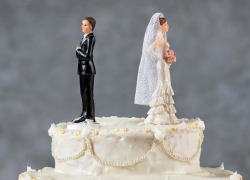 В Астраханской области число браков и разводов практически сравнялось