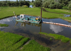 В Астраханской области чистят и углубляют русло реки Ахтуба