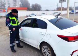 За выходные 1285 астраханцев нарушили ПДД