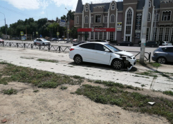 15-летний астраханец пострадал в ДТП, стоя на тротуаре