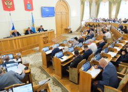 Дума Астраханской области рассмотрела порядка 30 вопросов на пленарном заседании