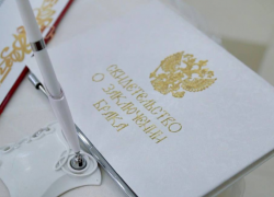 80-летний астраханец стал самым возрастным женихом в октябре