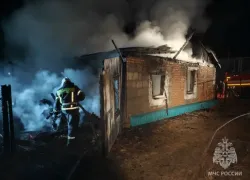 В Астраханской области на ночном пожаре погибли мать и двое детей