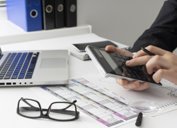 49% астраханцев считает дискриминацией выход на пенсию позднее женщин