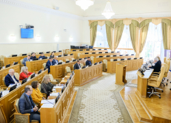Депутаты астраханской областной думы обсудили незавершенные строительные объекты и вывоз мусора