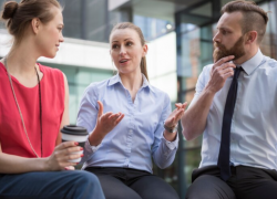 В Астрахани работодатели завлекают рабочий персонал зарплатами и соцпакетами