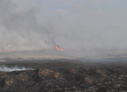 Пожар в Казахстане, из-за которого задыхались астраханцы, разрастается