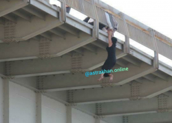 Цыганские страсти: астраханка упала с моста из-за неразделенной любви