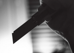 В селе Черный Яр мужчина заколол собутыльника ножом в грудь