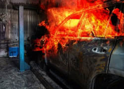 В Кировском районе Астрахани сгорело здание автосервиса