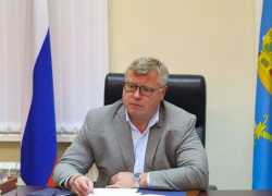 Астраханский губернатор рассказал о планах ремонта школы и больницы в двух селах