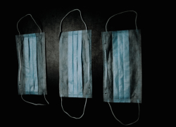 В Астрахань прибыла партия медицинских масок и респираторов