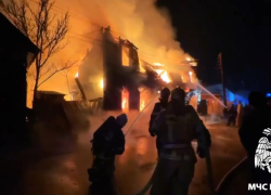 В Астрахани произошел крупный пожар: сгорели два жилых дома 