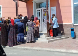 В Астрахани у МФЦ произошло столпотворение