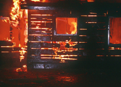 Сегодня ночью на пожаре в Енотаевке погибла семья