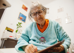 83-летняя бабушка раздает астраханцам советы в инстаграме 