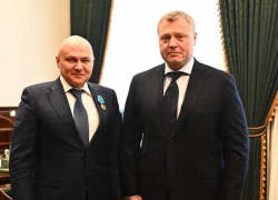 Игорь Бабушкин вручил региональную награду первому замминистра финансов России Леониду Горнину