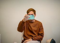 У астраханцев появились деньги на покупку iPhone
