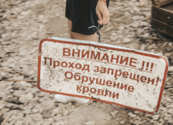 Под рухнувшим в Астрахани домом нашли тело мужчины