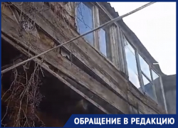 Астраханцев, живущих в памятнике культурного наследия, беспокоит состояние их дома