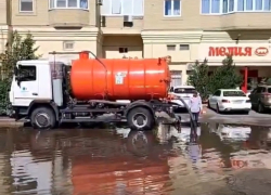 В Астрахани устраняют последствия непогоды
