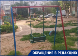 Жители шестого микрорайона Астрахани жалуются на детскую площадку: ее не обновляли уже 20 лет