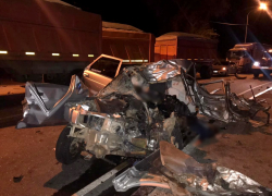 Три человека погибли в ДТП с  КамАзом в Астраханской области