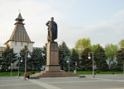 На площади Ленина в Астрахани временно запретили парковку и стоянку 