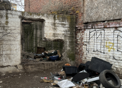 Астраханец чуть не задушил полицейского, ему дали срок