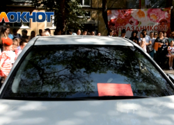 Астраханец припарковал свое авто прямо на празднике для детей 