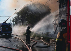На севере Астраханской области два часа горел жилой дом