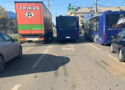 В Астрахани при столкновении автобуса с машиной пострадал ребенок