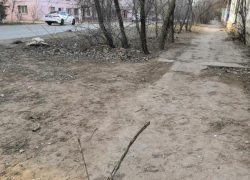 Фото дня: в Астрахани канализационные люки превращают в ловушки Вьетконга